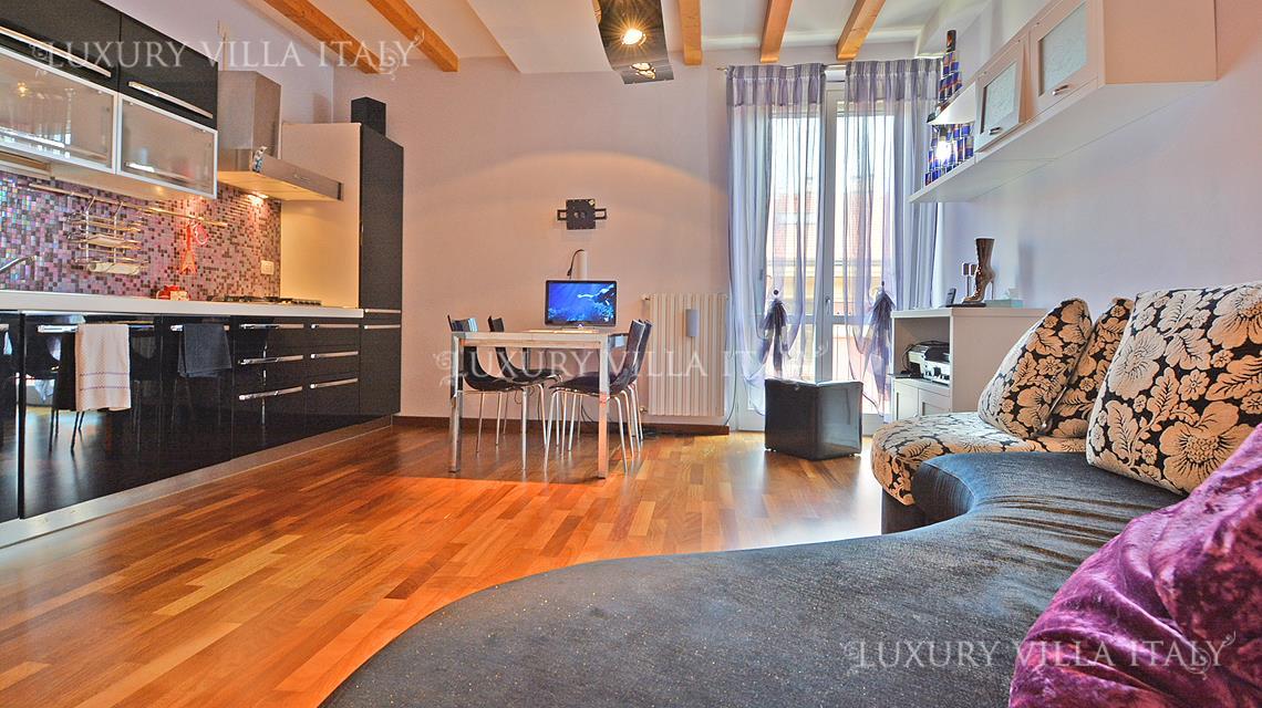 http://www.luxuryvillaitaly.com/public/foto/big_10-357.jpg