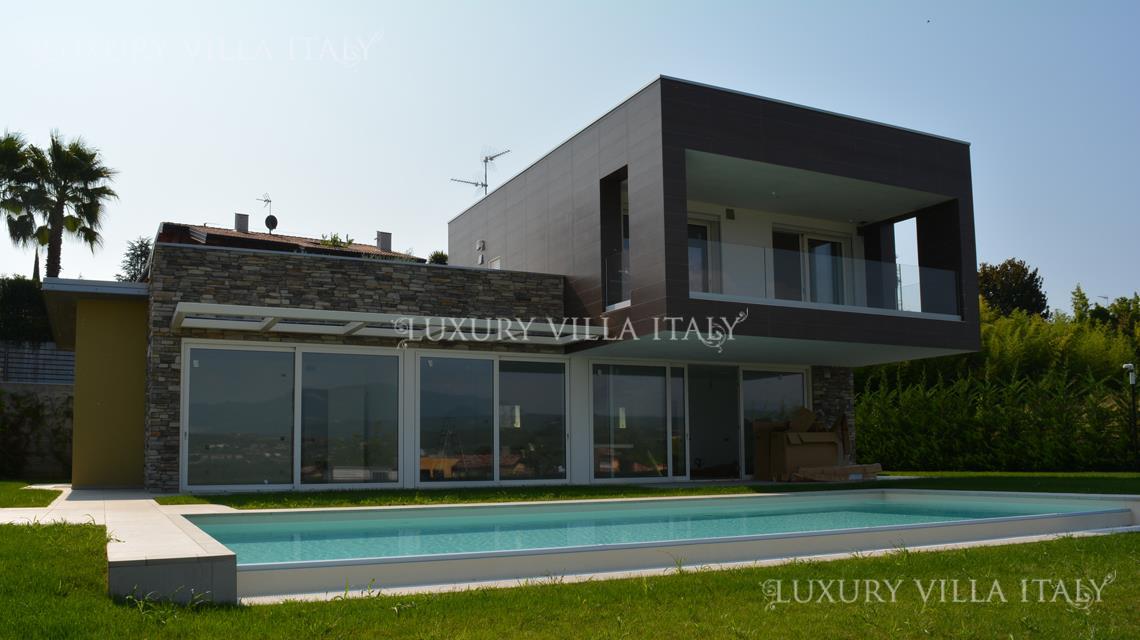 Ultra Modern Villa Overlooking Lake Garda